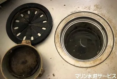 現場でシンクの状況確認